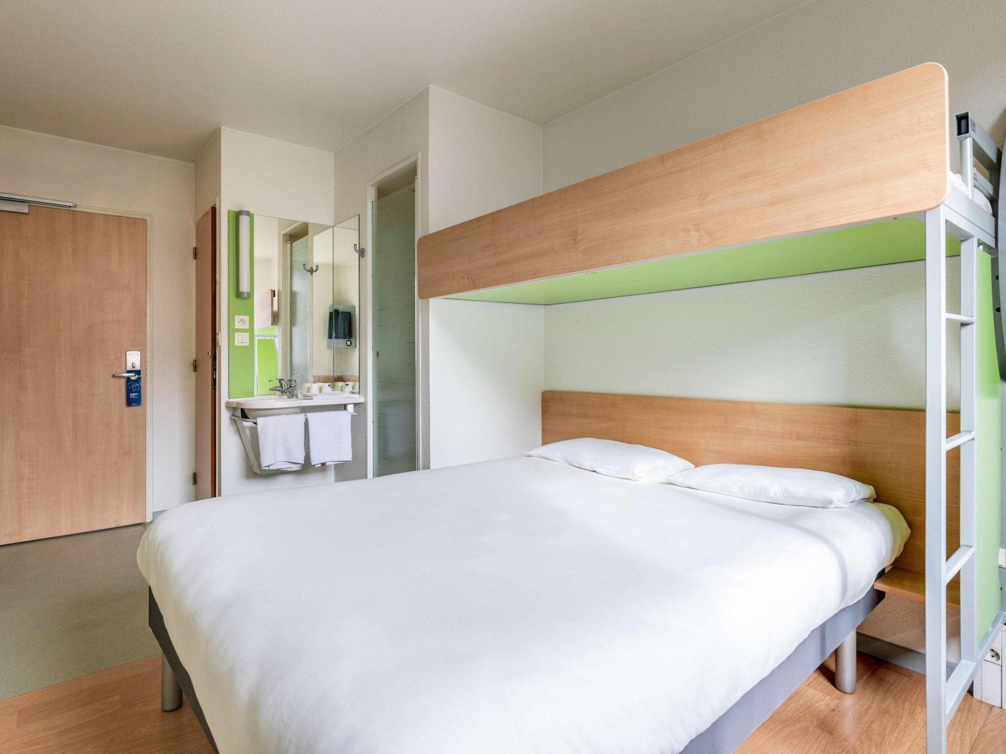 Ibis Budget Lyon Est Saint Quentin Fallavier Exterior foto